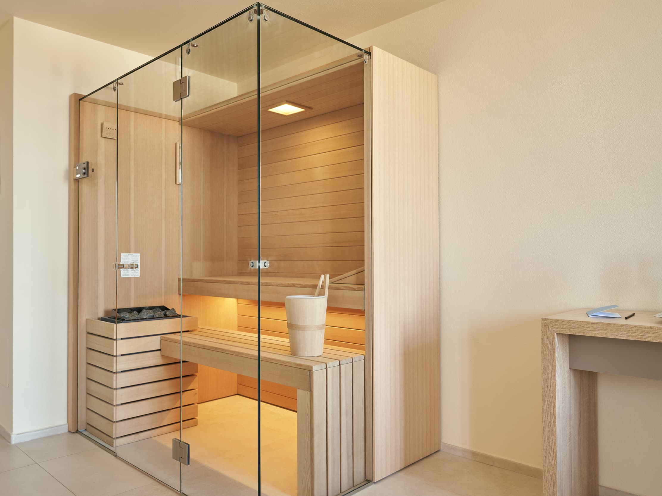 Private sauna in the Junior Suite a few steps from the sea