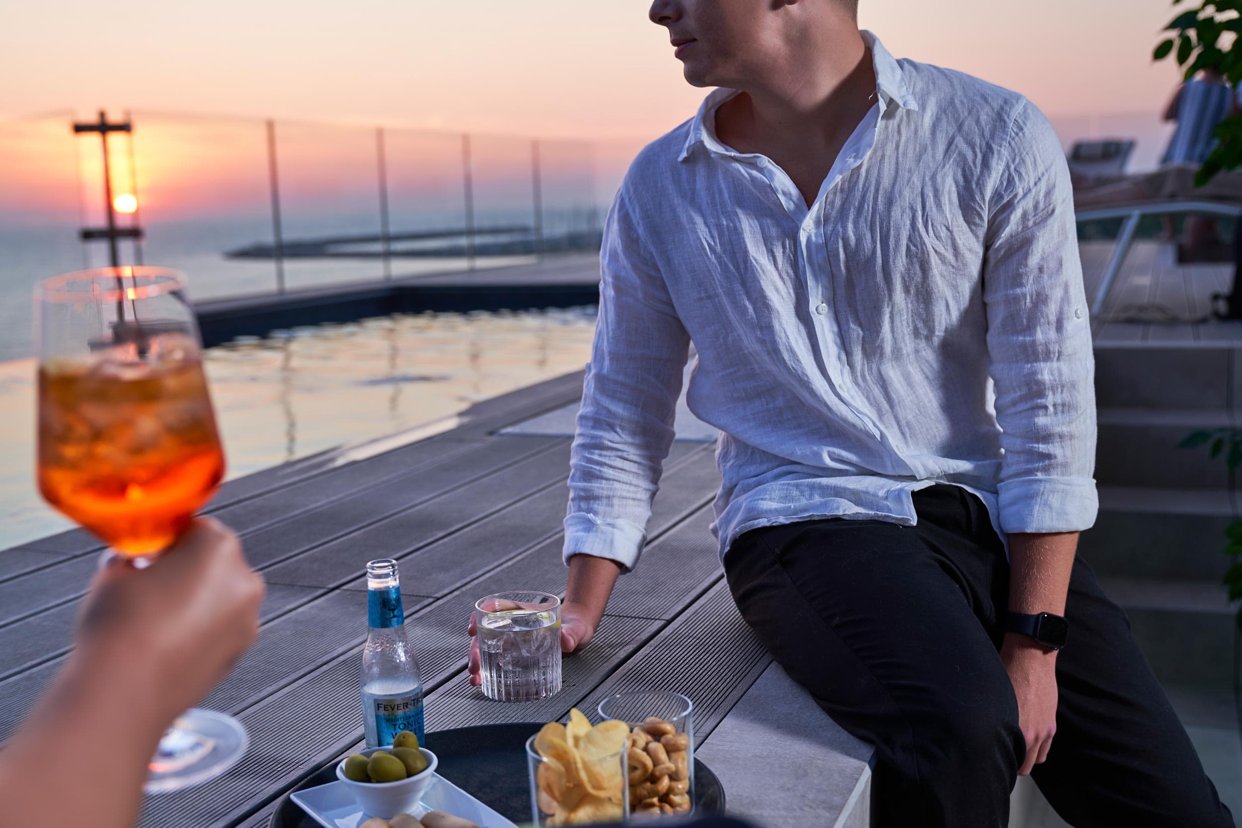 Aperitivo fronte mare sulla terrazza panoramica del Palace Lido a Marina di Cecina